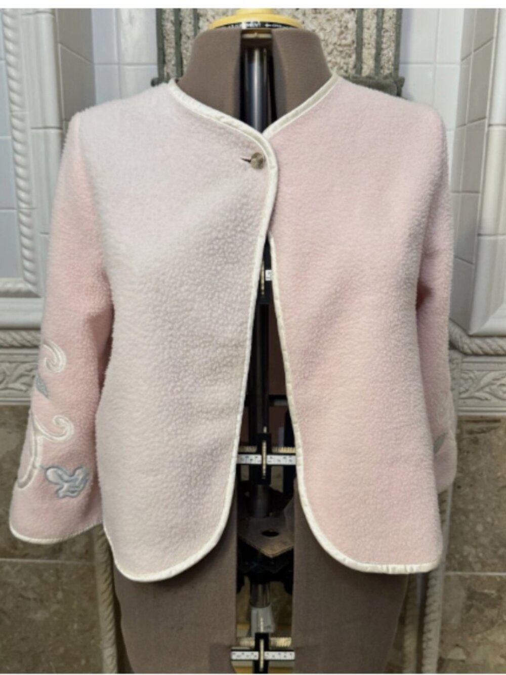 Unbranded.  Size large.  Pink Fleece Bed Jacket.  Embroidered.  Warm.